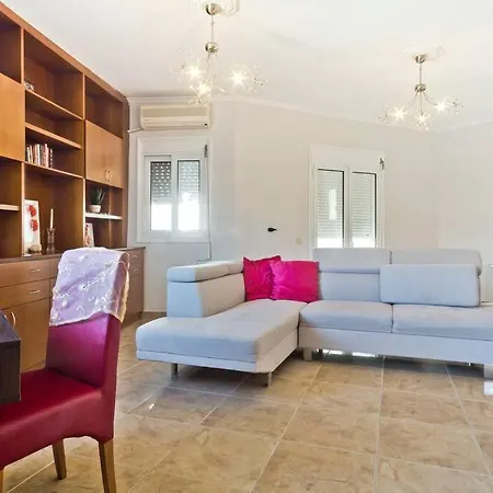 Crystal Chateau: μaisonette Above The Sea Apartment *